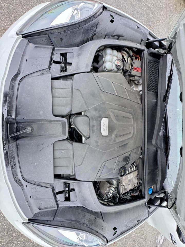 2019 PORSCHE CAYENNE