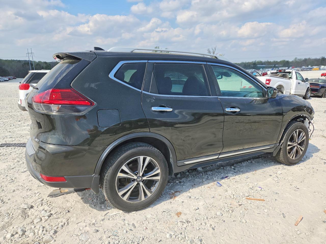 2017 NISSAN ROGUE