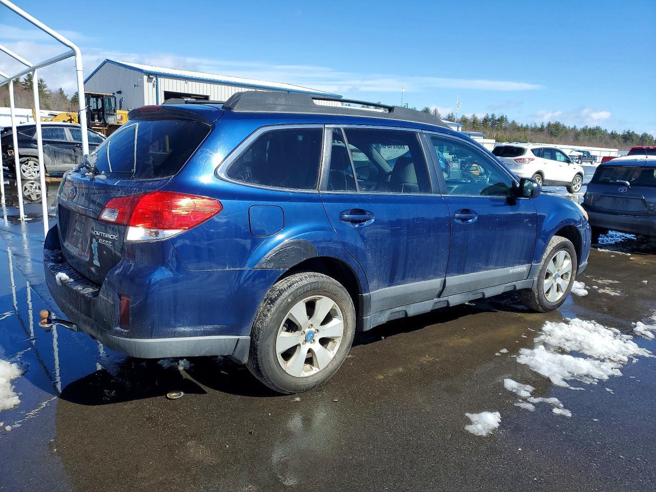2010 SUBARU Outback