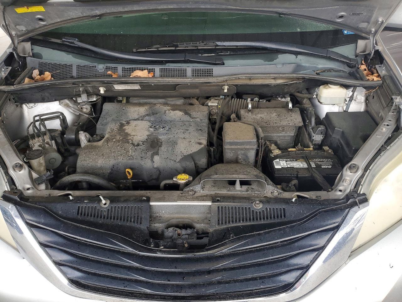 2012 TOYOTA SIENNA