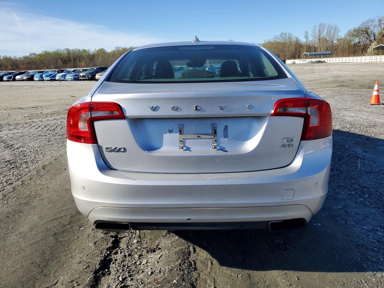 2015 VOLVO S60