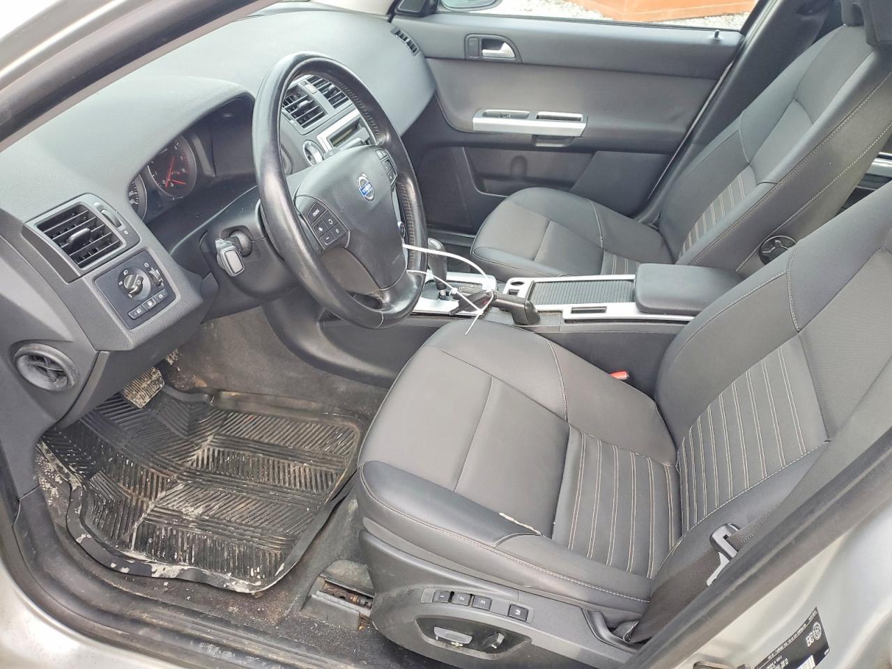 2010 VOLVO S40