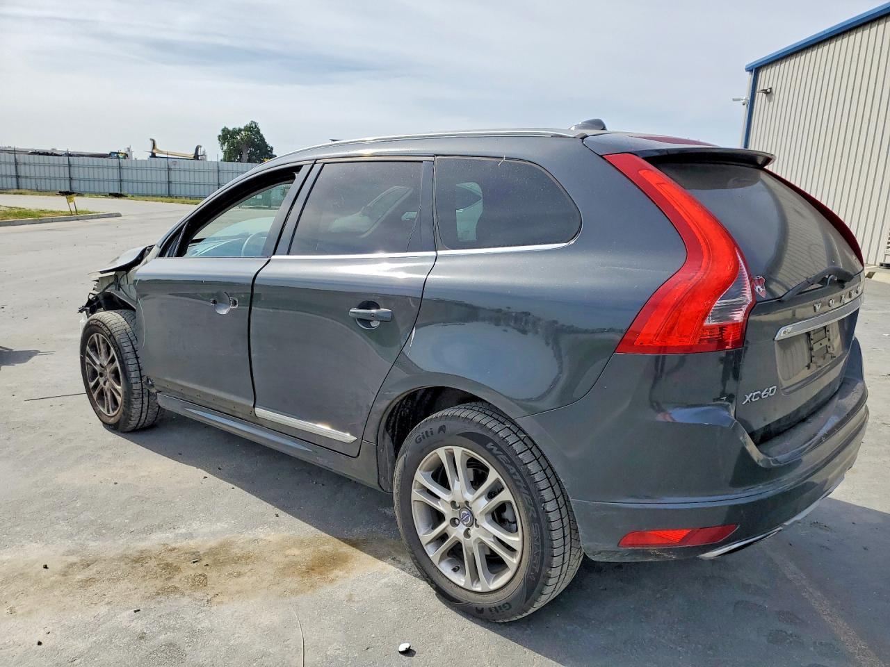 2015 VOLVO XC60