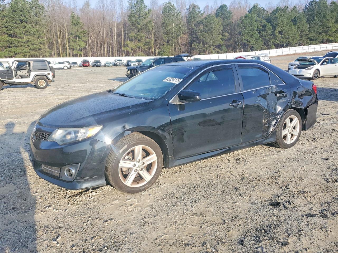 2014 TOYOTA CAMRY