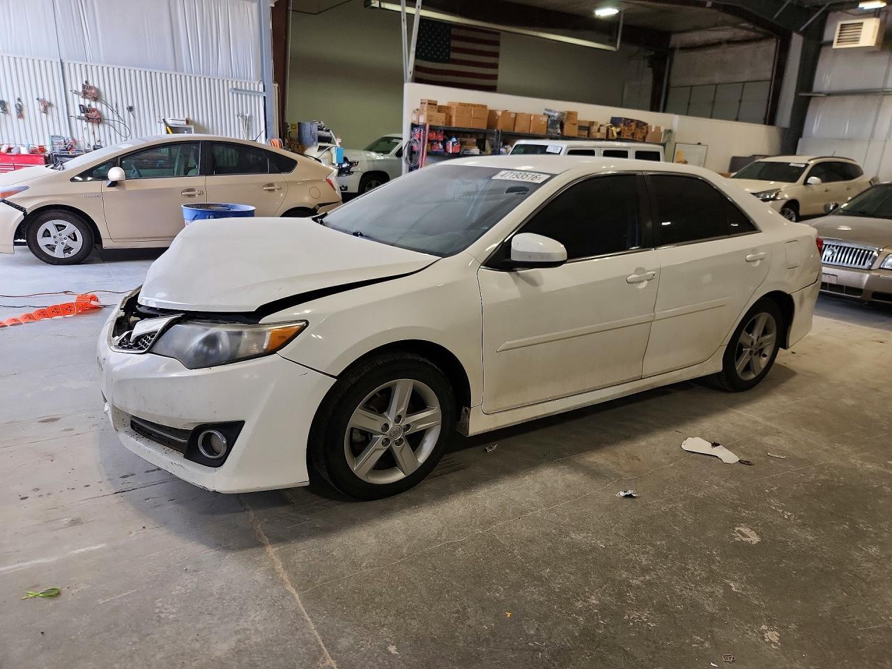 2014 TOYOTA CAMRY