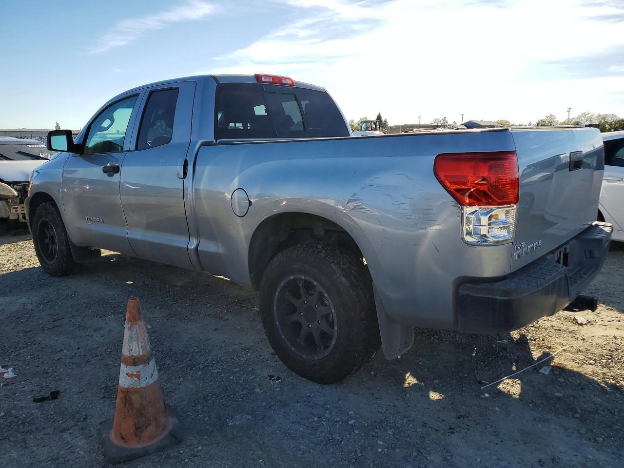 2011 TOYOTA TUNDRA