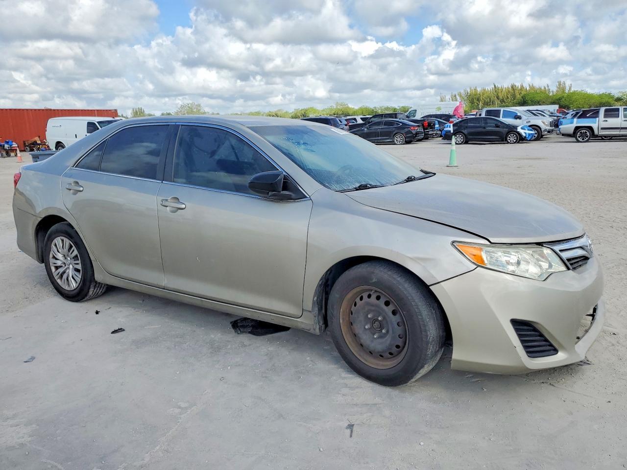2014 TOYOTA CAMRY