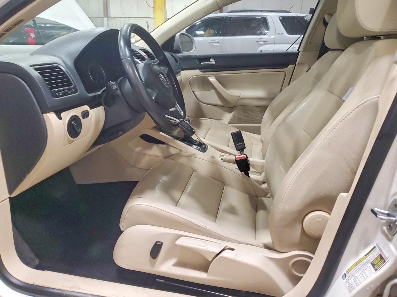 2010 VOLKSWAGEN JETTA