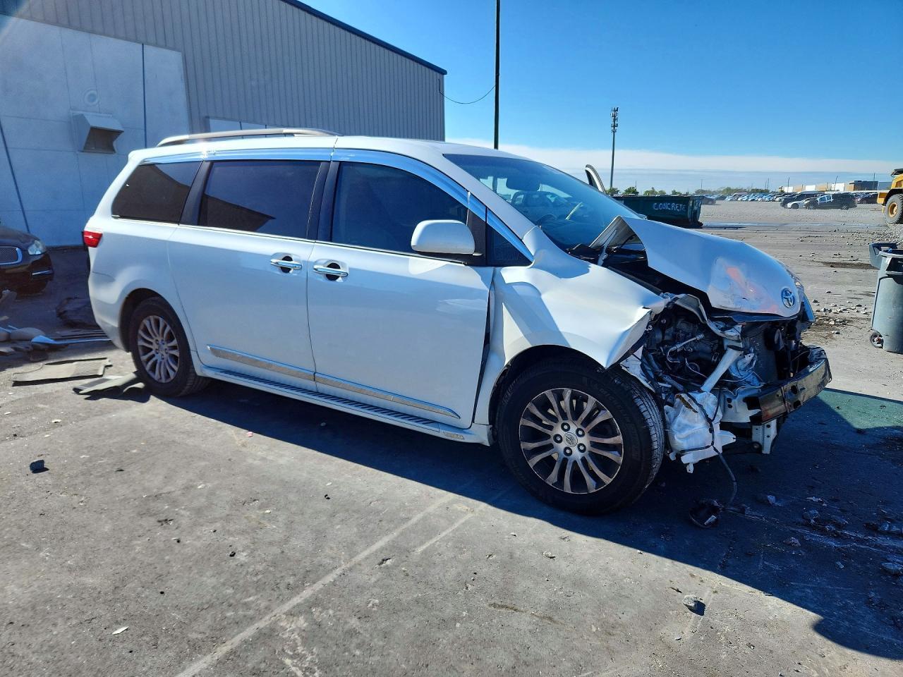2015 TOYOTA SIENNA