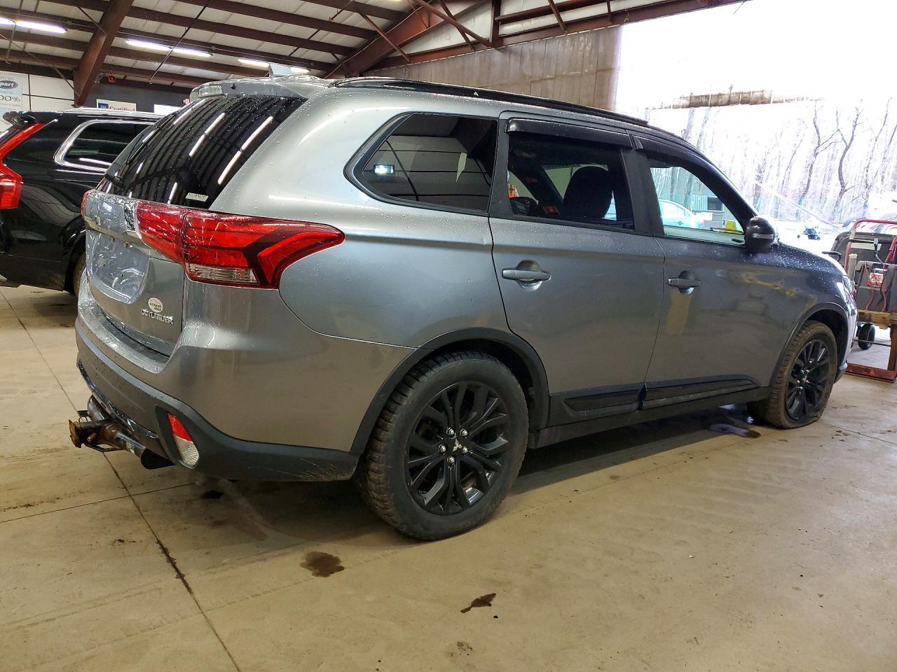 2018 MITSUBISHI outlander