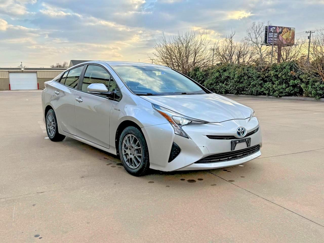2016 TOYOTA PRIUS