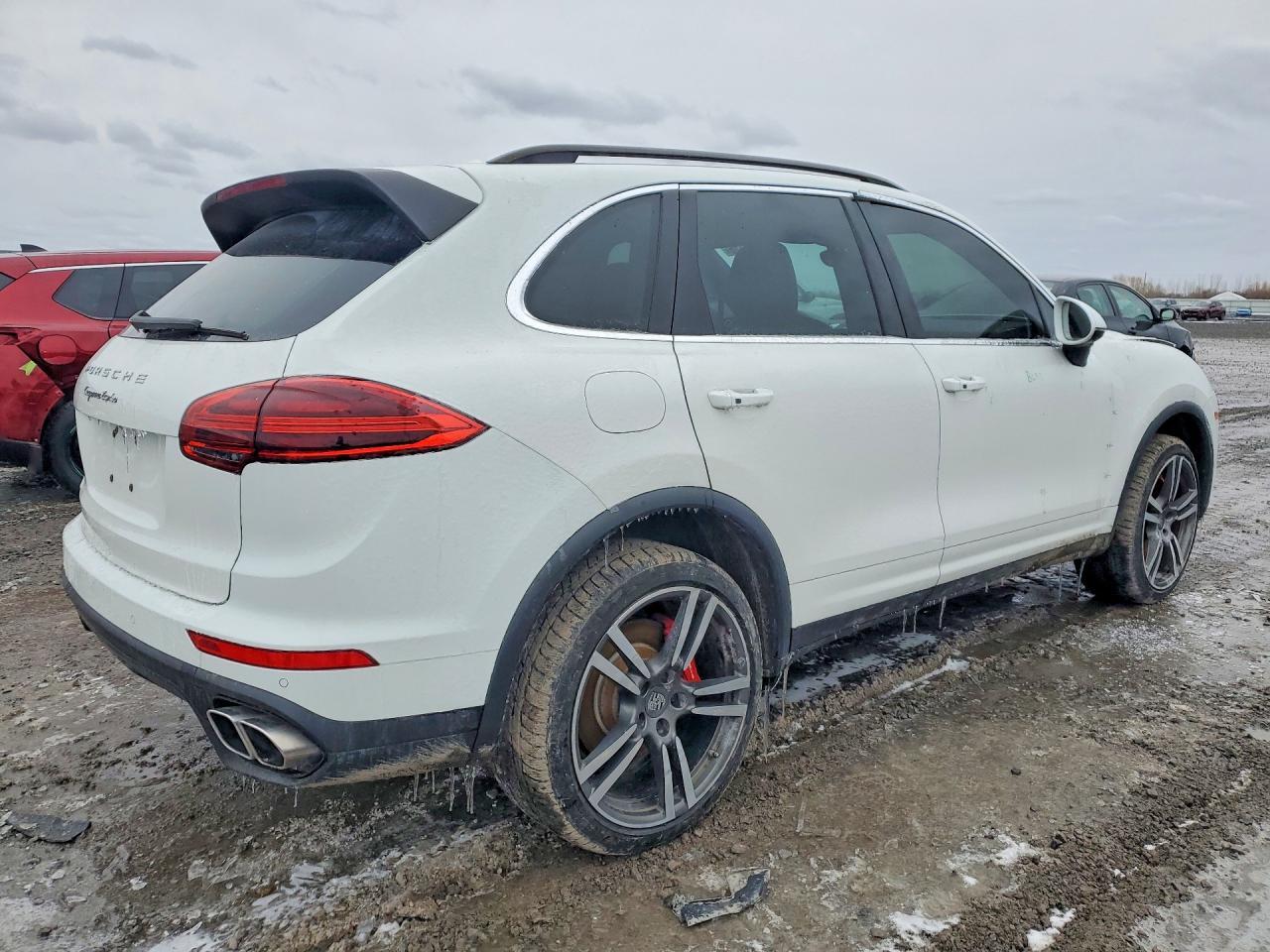 2015 PORSCHE CAYENNE