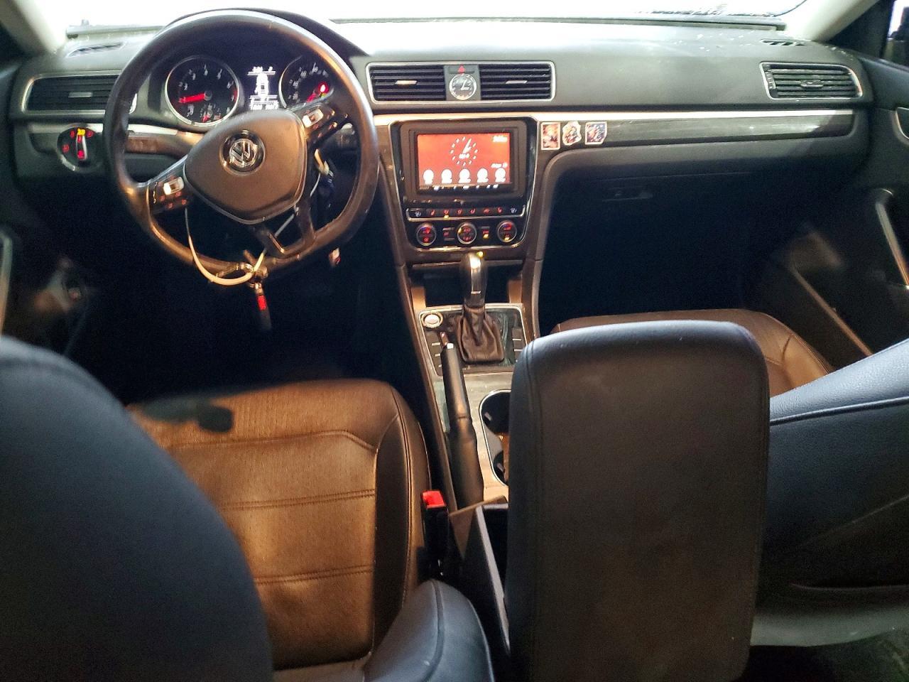 2017 VOLKSWAGEN Passat