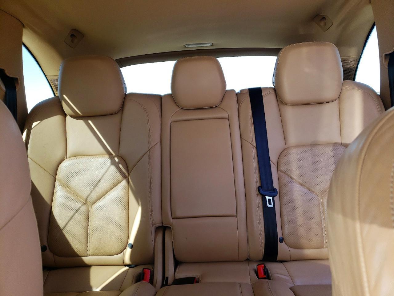 2014 PORSCHE CAYENNE
