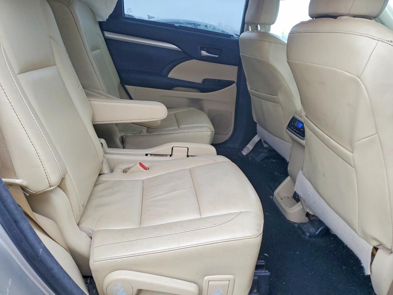 2016 TOYOTA HIGHLANDER