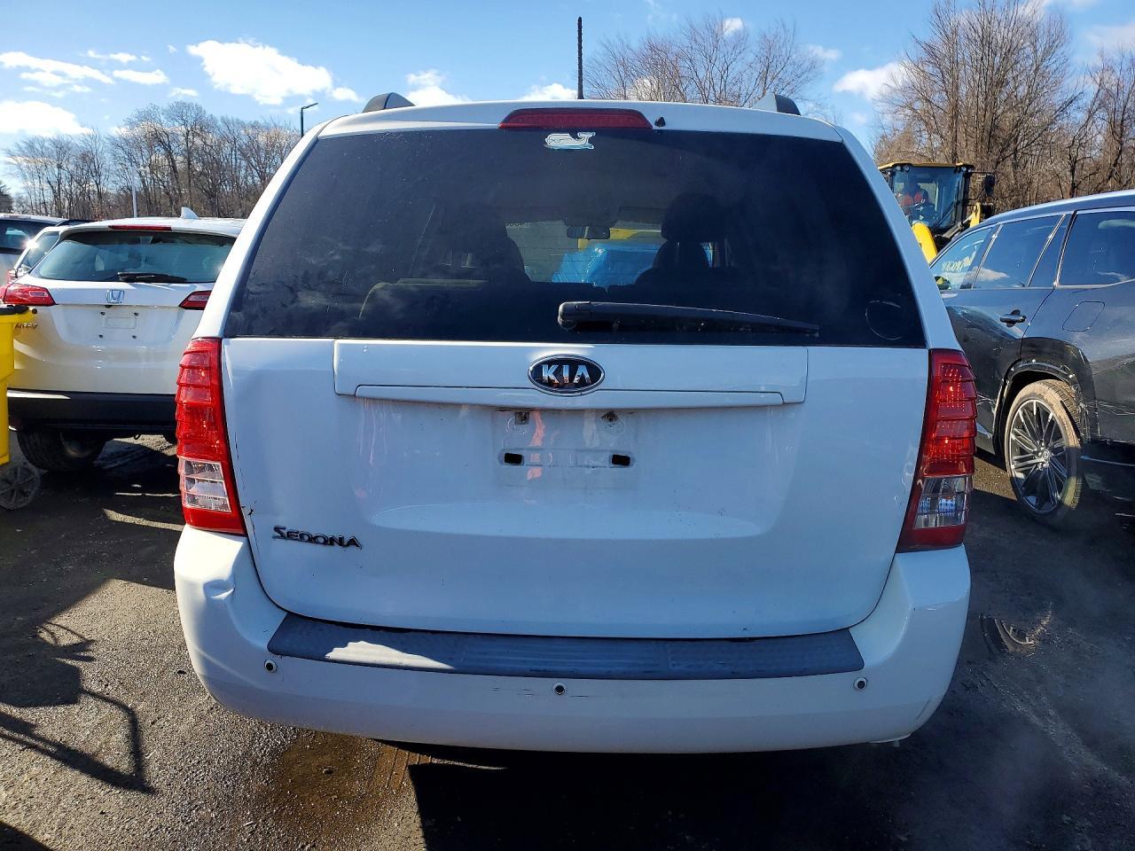2011 KIA SEDONA
