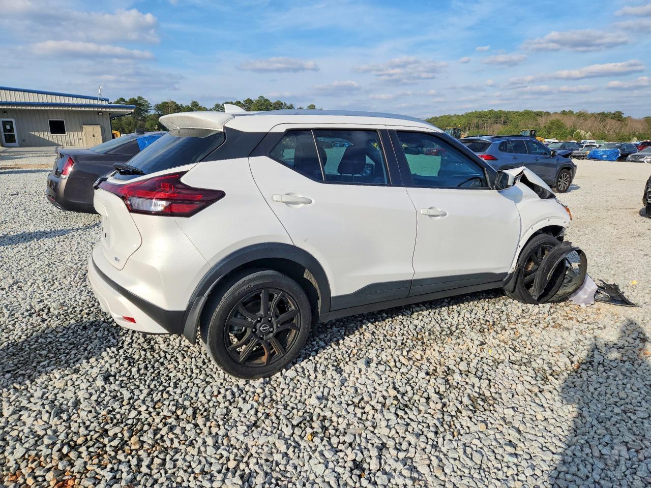 2022 NISSAN KICKS