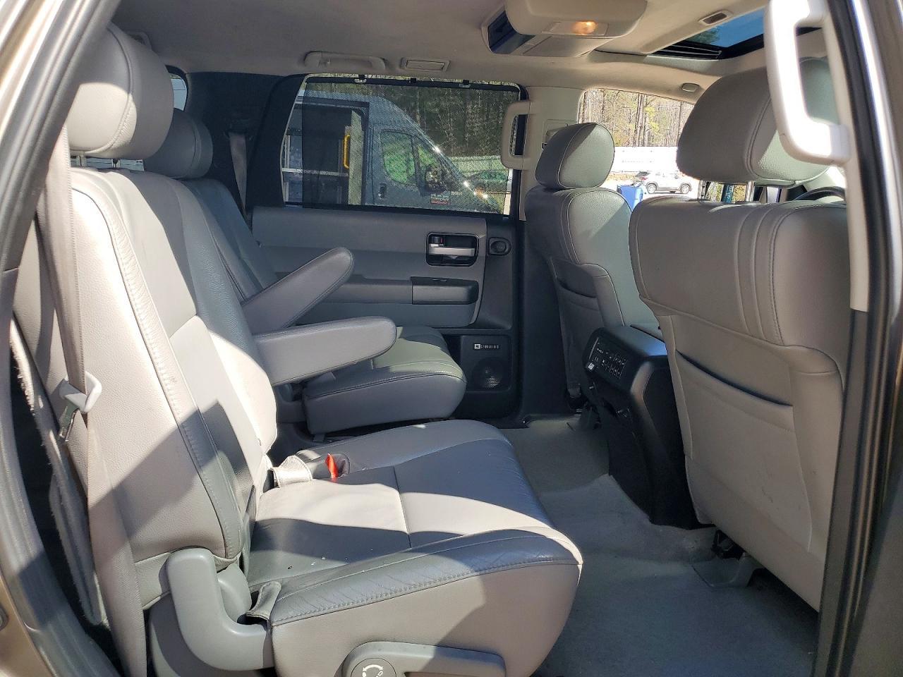 2010 TOYOTA Sequoia