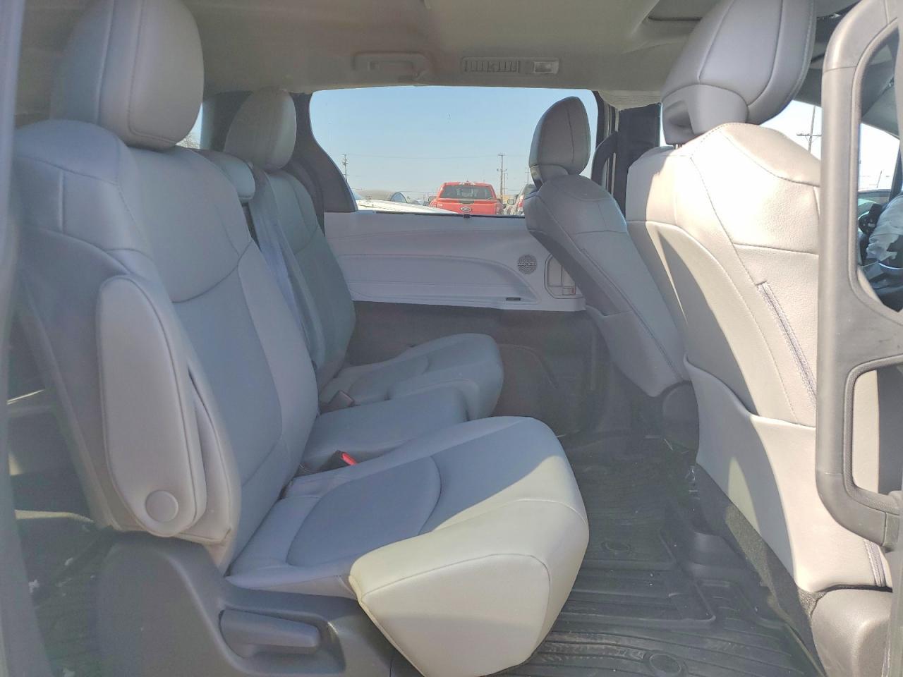 2025 TOYOTA SIENNA
