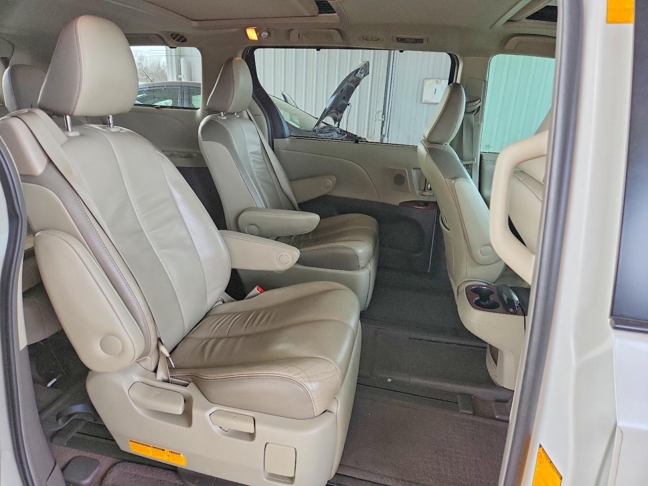 2013 TOYOTA SIENNA