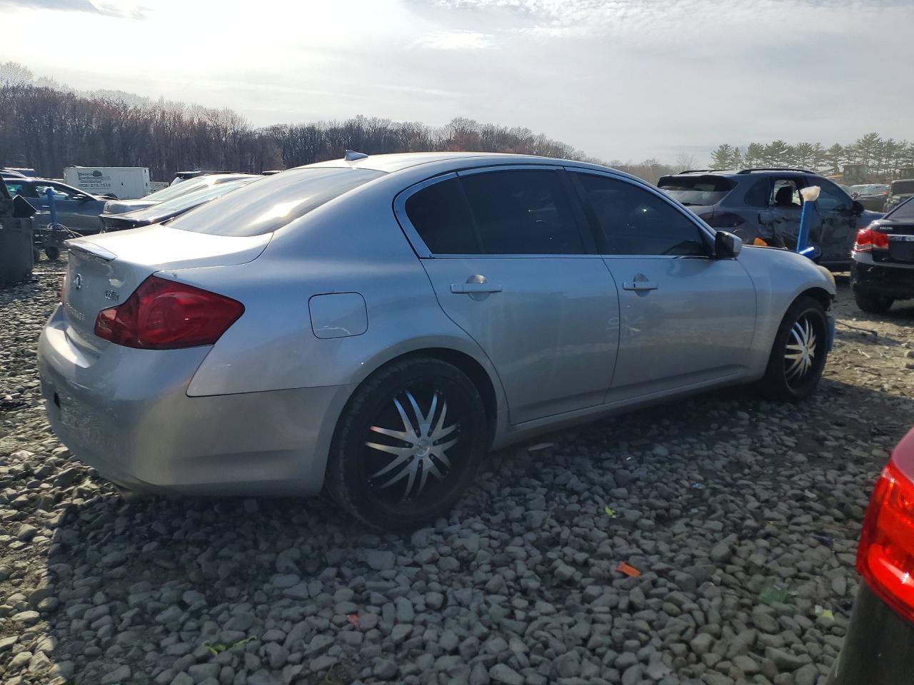 2011 INFINITI G37