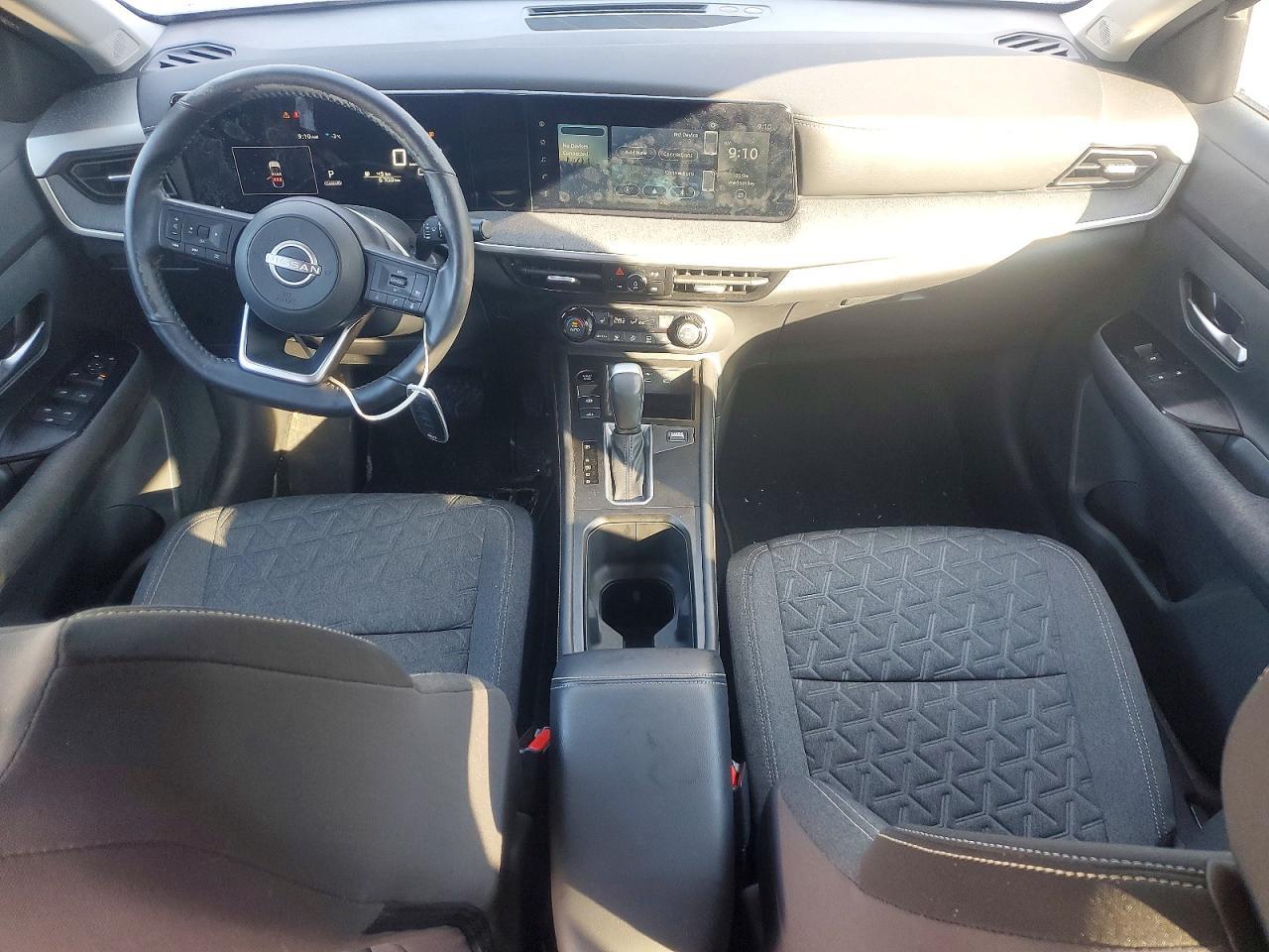 2025 NISSAN KICKS