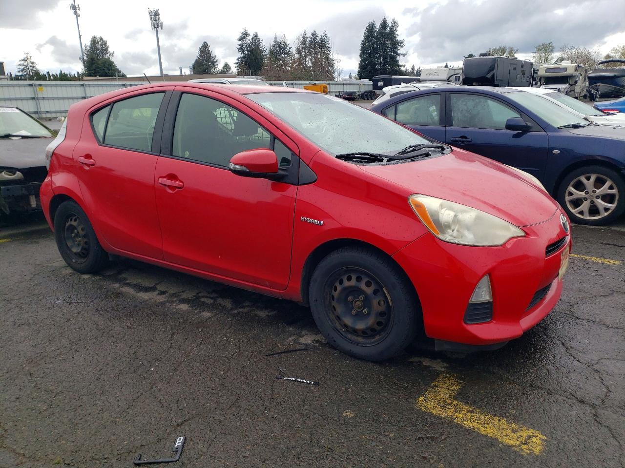 2013 TOYOTA Prius c