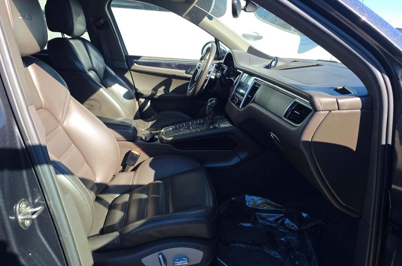 2017 PORSCHE Macan