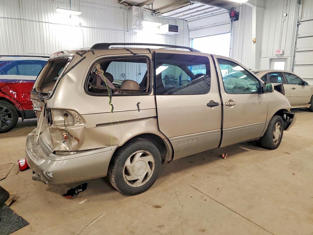 2003 TOYOTA SIENNA