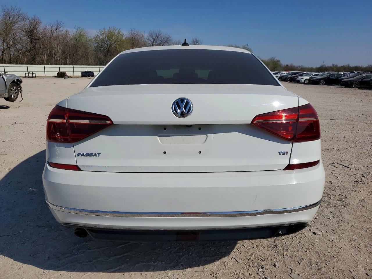 2018 VOLKSWAGEN Passat