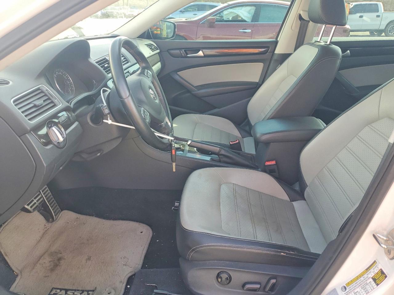 2015 VOLKSWAGEN Passat