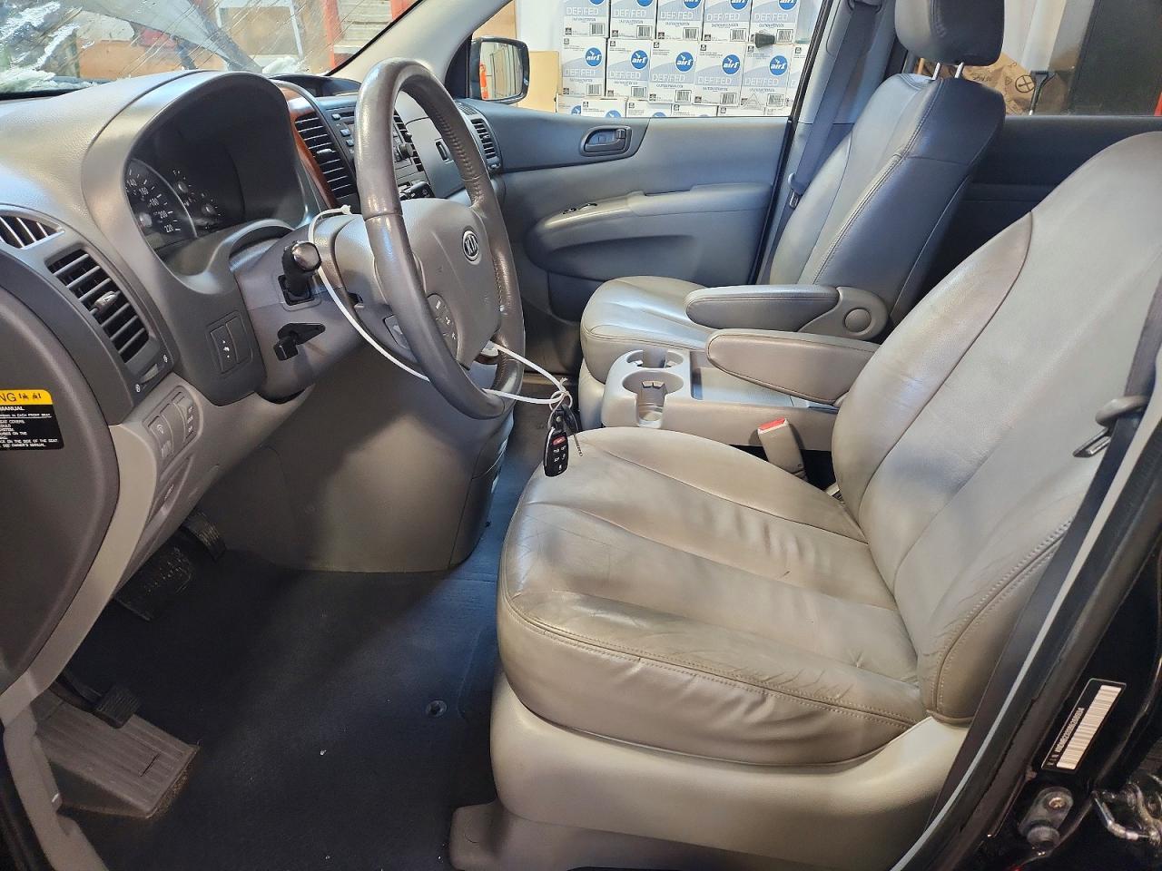 2008 KIA SEDONA