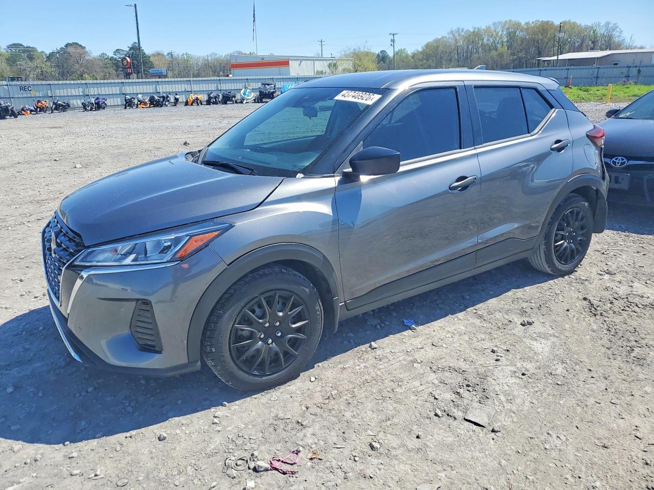 2023 NISSAN KICKS