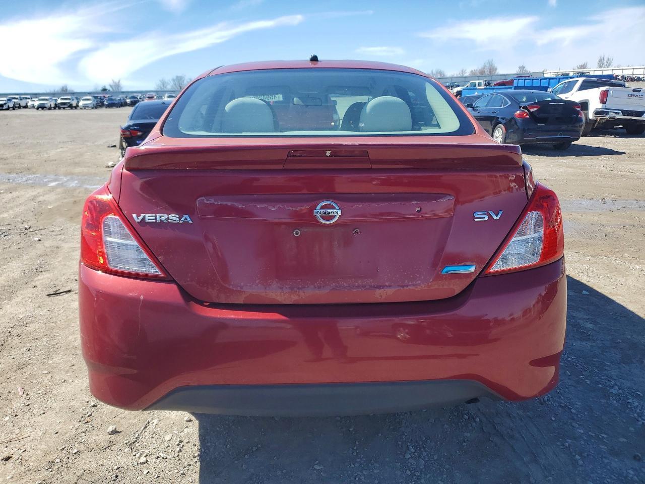 2015 NISSAN VERSA