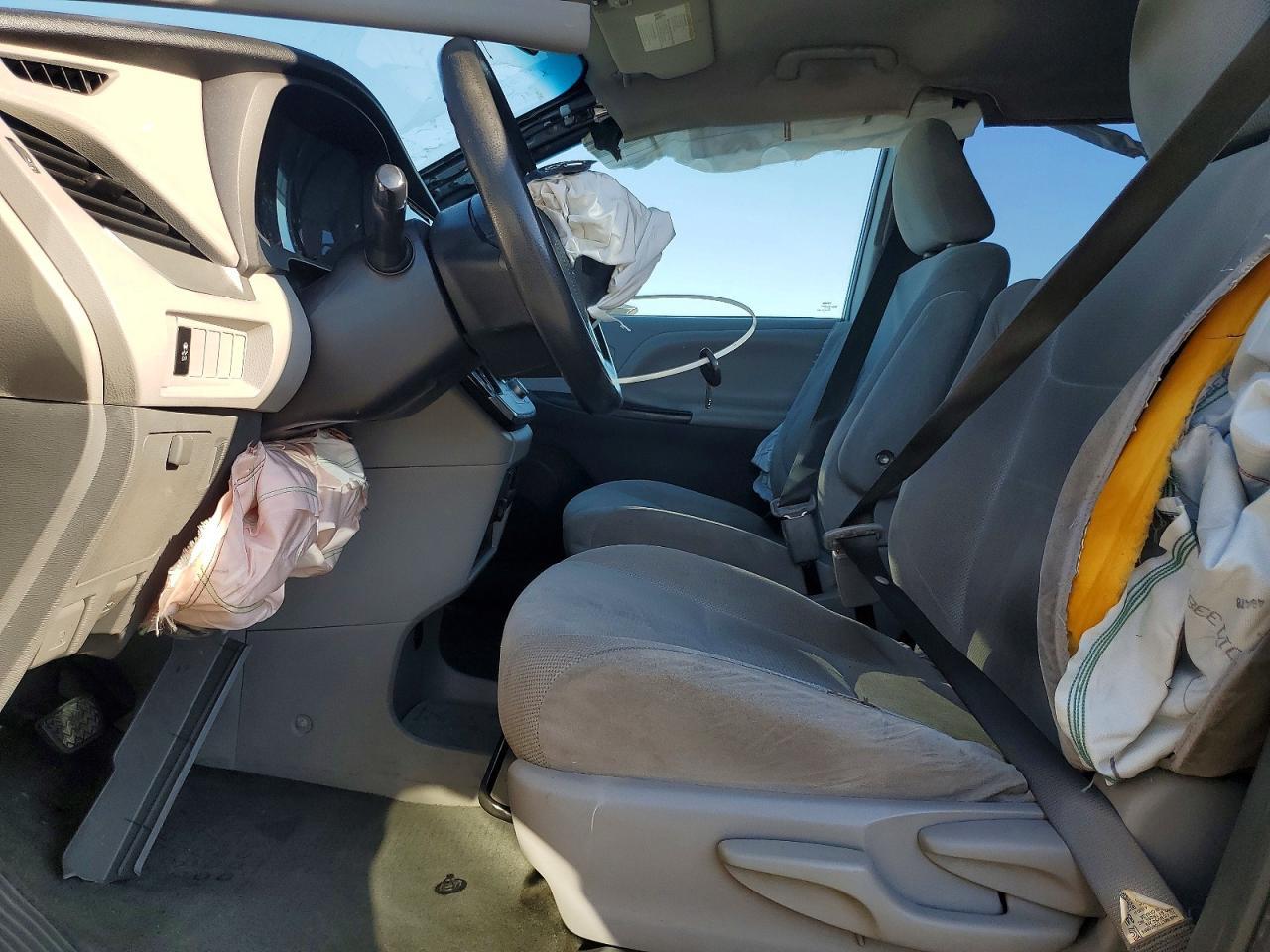 2016 TOYOTA SIENNA