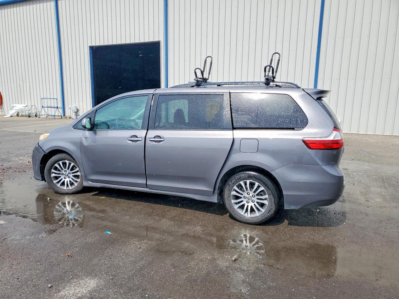 2018 TOYOTA SIENNA