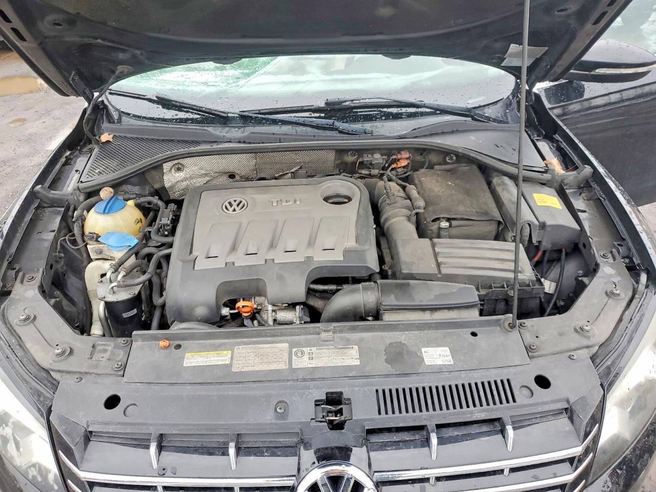 2012 VOLKSWAGEN Passat