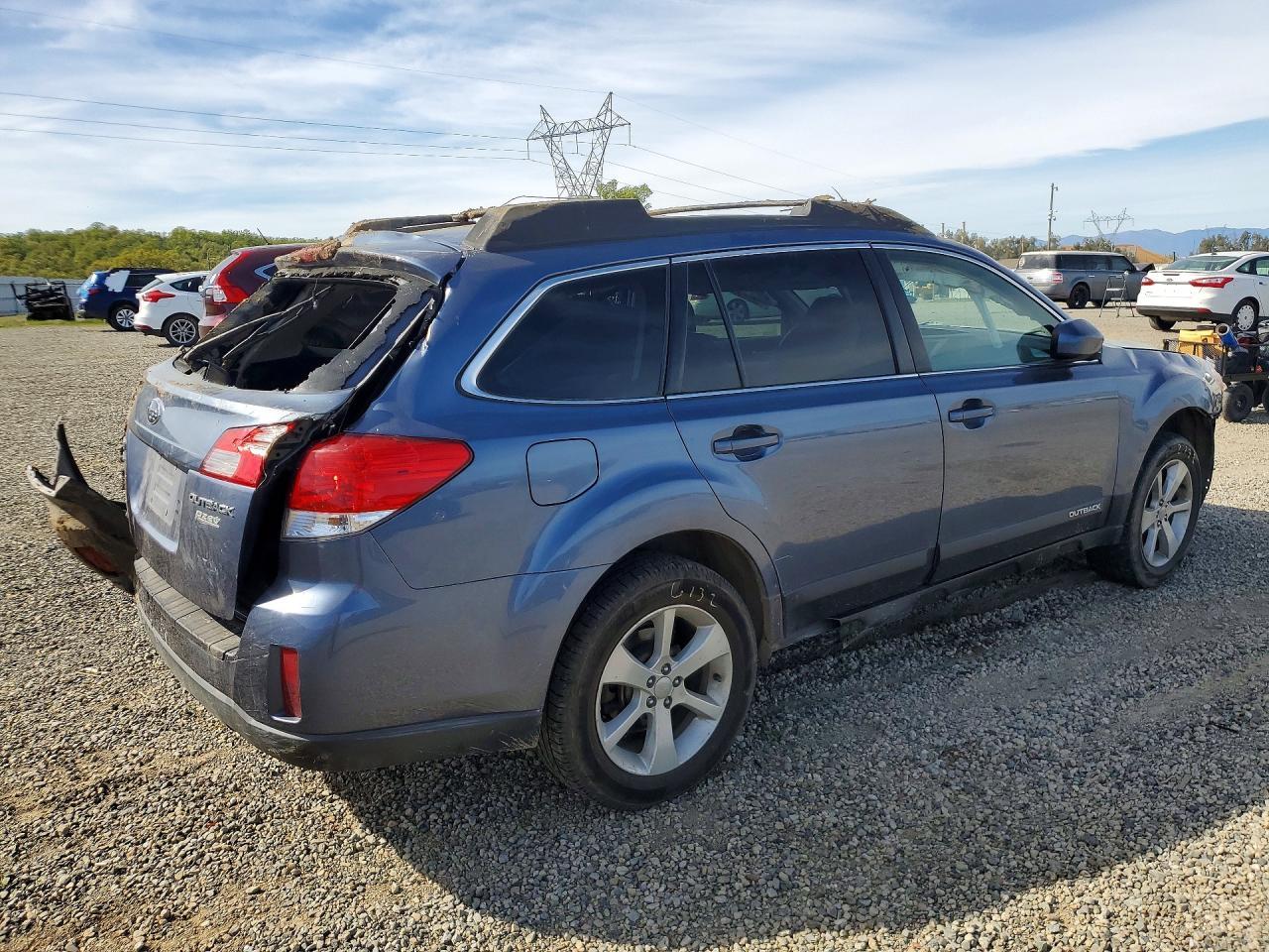 2013 SUBARU Outback