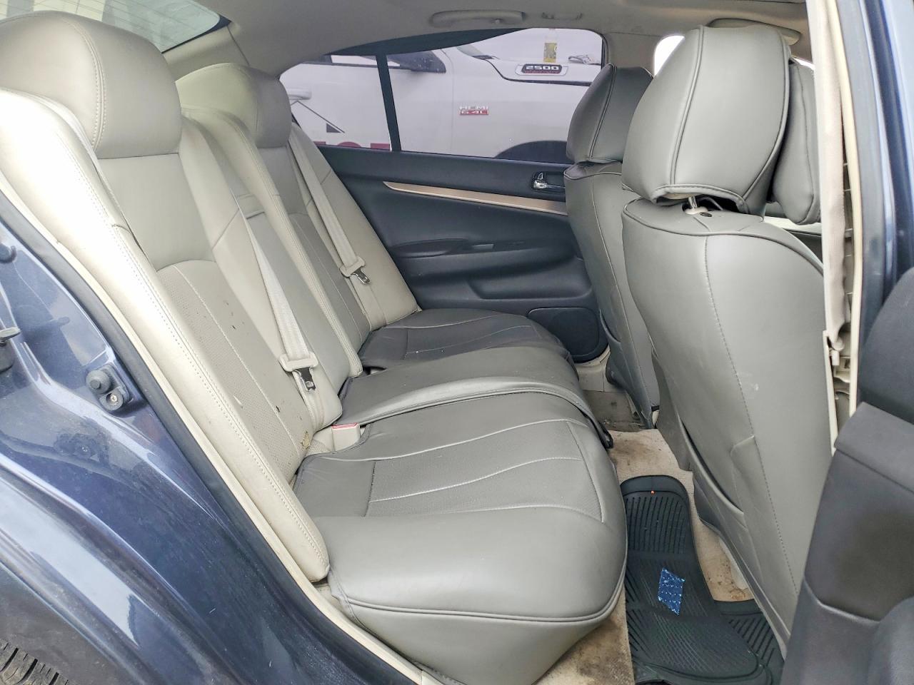 2011 INFINITI G37