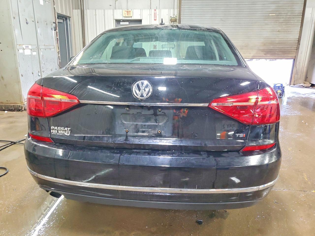 2016 VOLKSWAGEN Passat