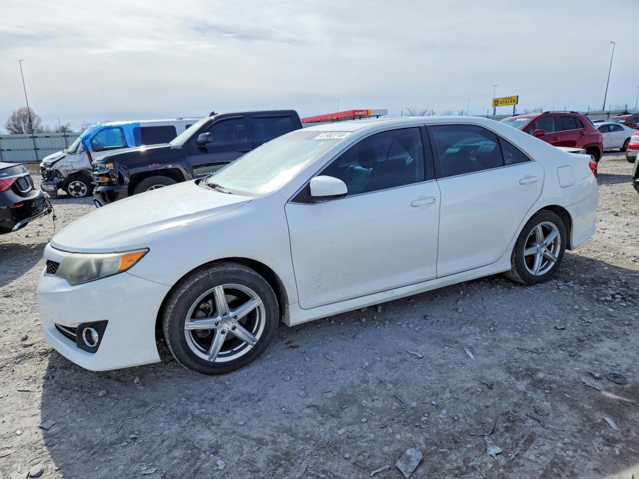2014 TOYOTA CAMRY