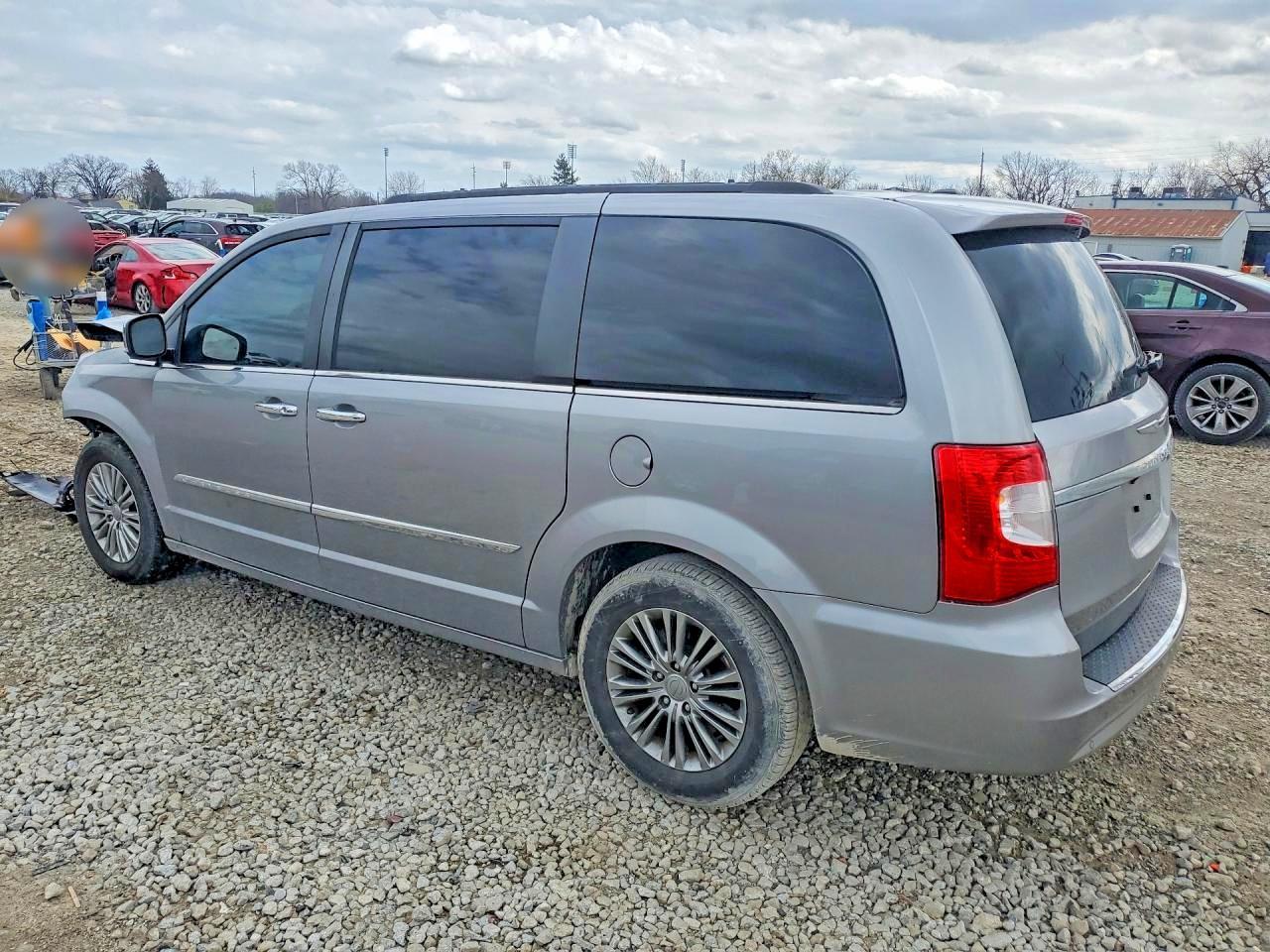 2016 CHRYSLER Town & Country