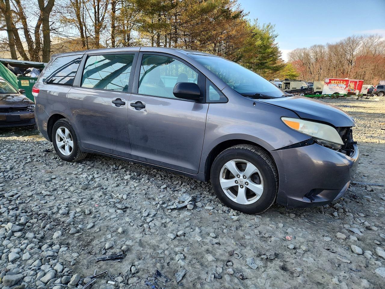 2012 TOYOTA SIENNA