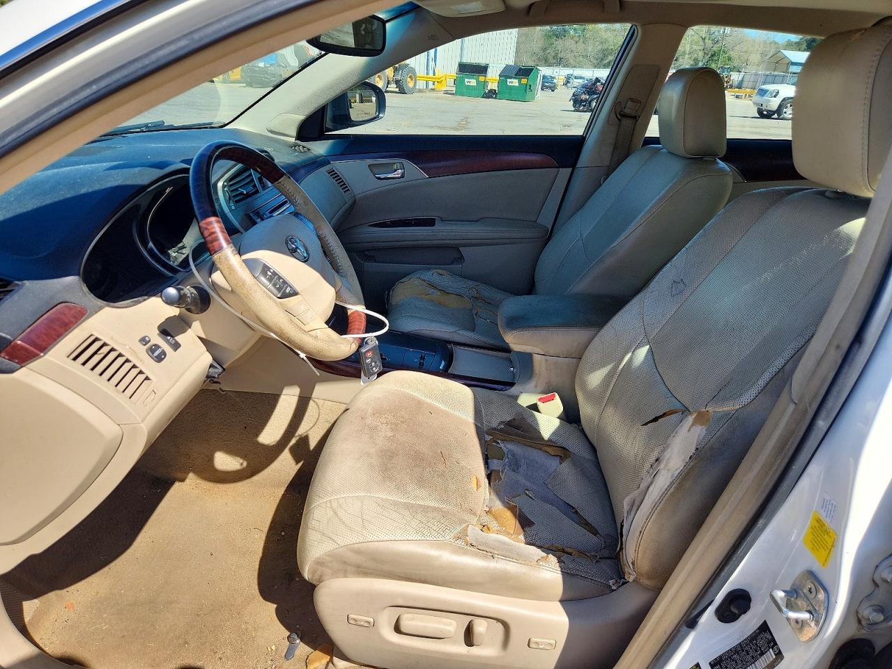 2011 TOYOTA Avalon