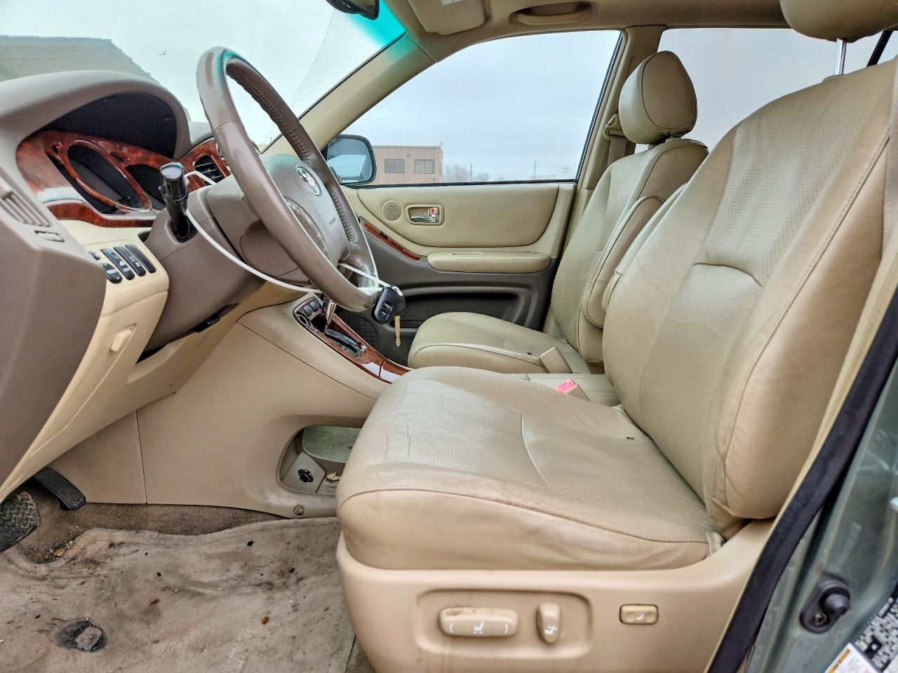 2004 TOYOTA HIGHLANDER