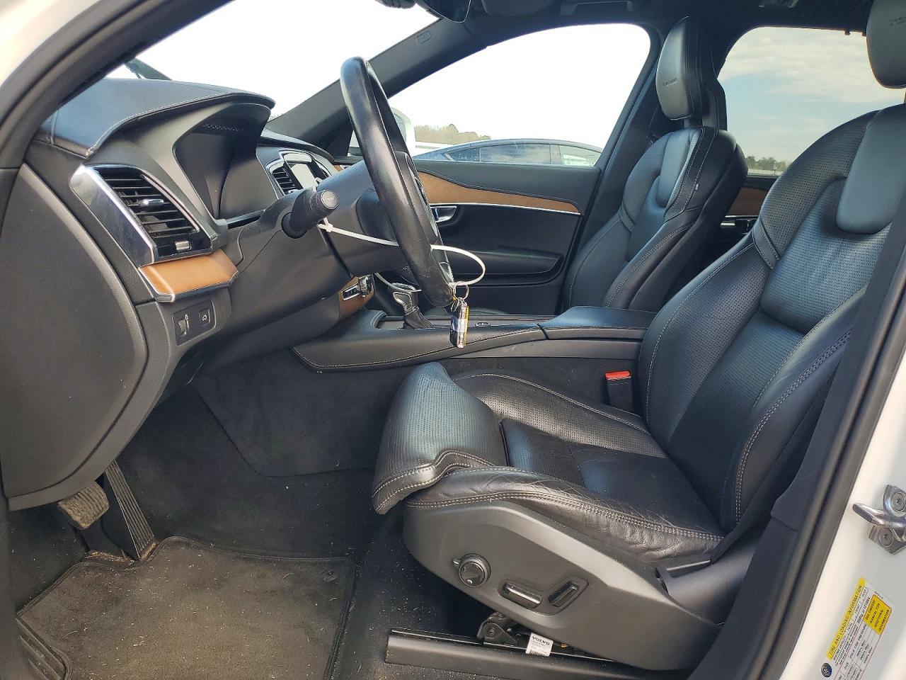 2017 VOLVO XC90