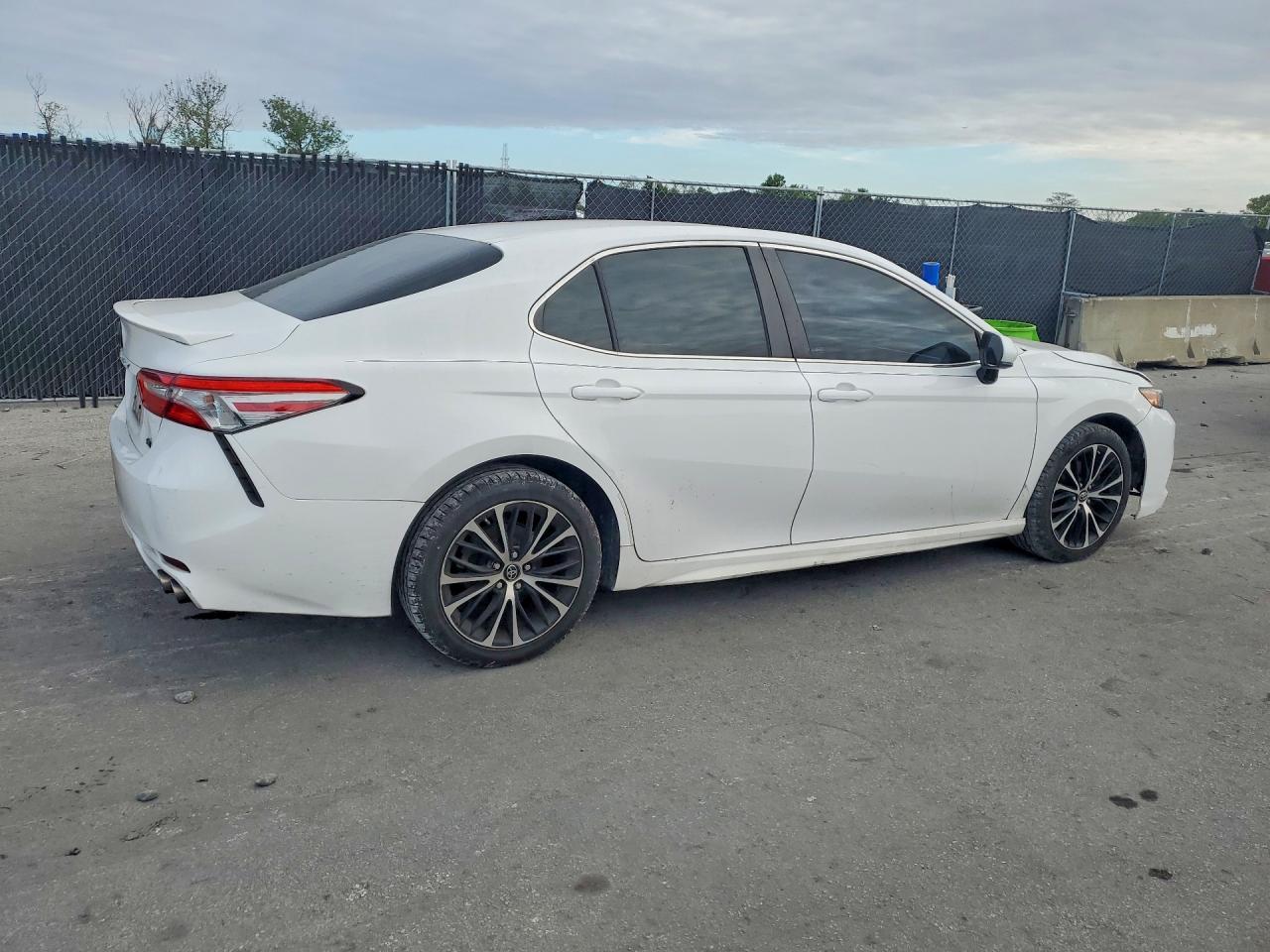 2018 TOYOTA CAMRY