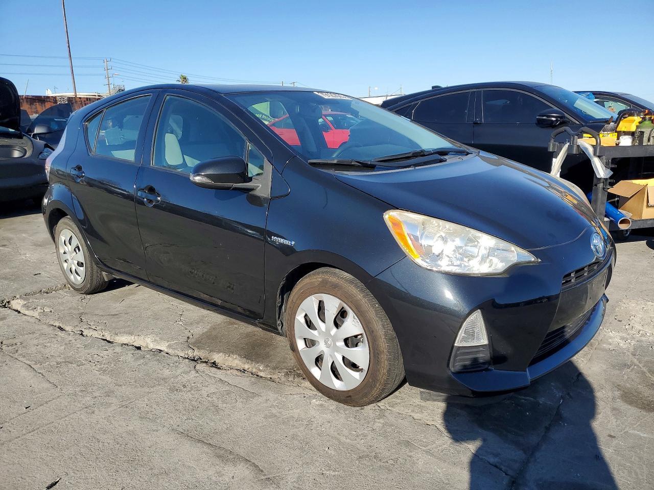 2014 TOYOTA Prius c