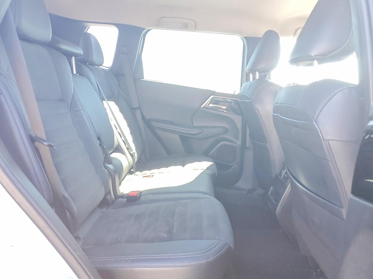2023 MITSUBISHI outlander
