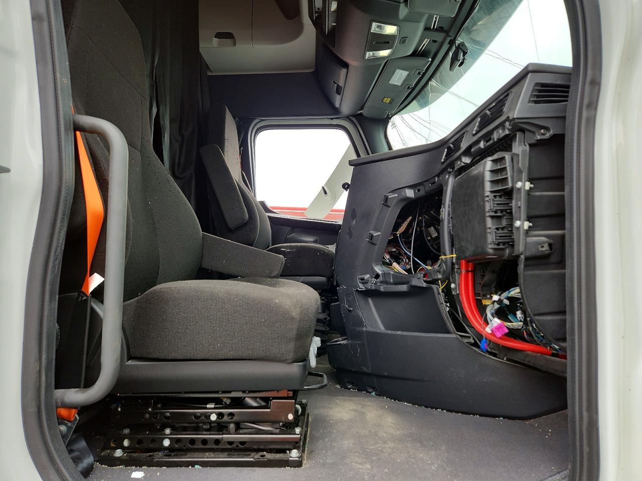 2024 FREIGHTLINER CASCADIA 126